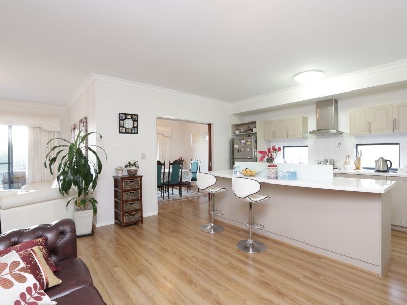 5 Warbler Pass, Harrisdale WA 6112