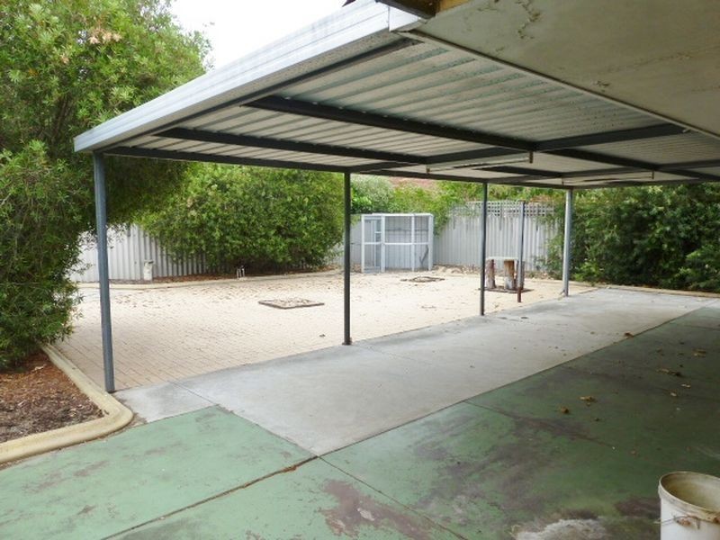 5A Hume Road, Thornlie WA 6108