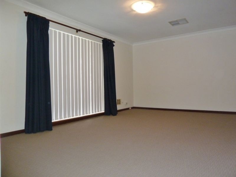 7 Griffith Way, Thornlie WA 6108