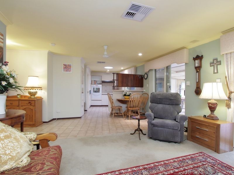 8/16 Heron Place, Maddington WA 6109