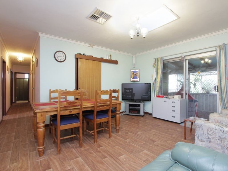 4 Stratford Place, Bentley WA 6102