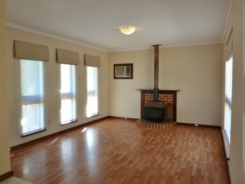 16 Olga Road, Maddington WA 6109