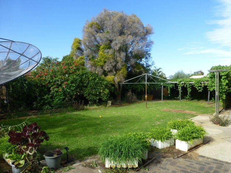 6 Lind Court, Langford WA 6147