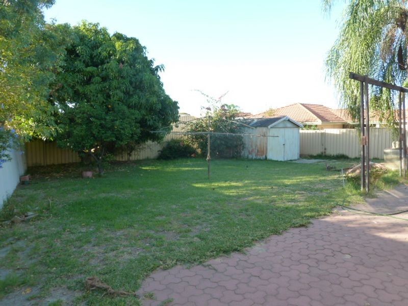43 Spring Road, Thornlie WA 6108