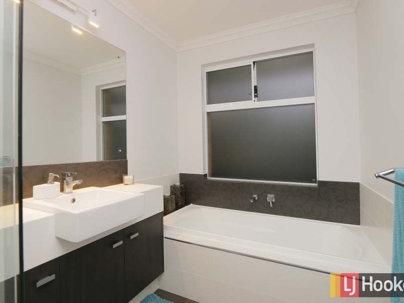 18 Whitehorse Drive, Harrisdale WA 6112