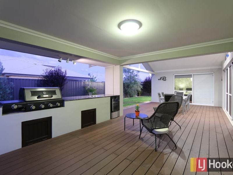 18 Whitehorse Drive, Harrisdale WA 6112