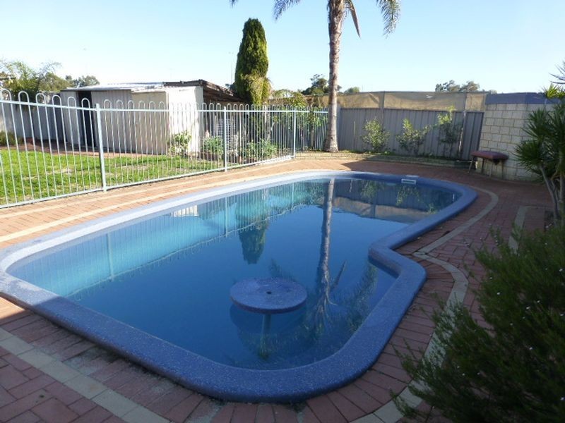 4 Carakine Grove, Thornlie WA 6108