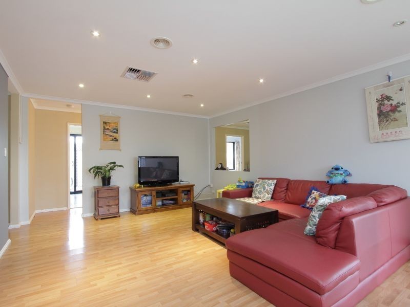 2 Emery Cove, Gosnells WA 6110
