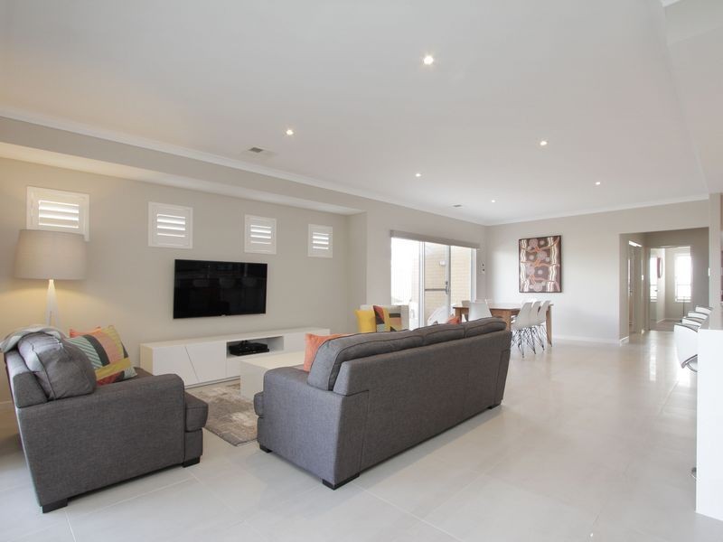 11 Rothery Loop, Piara Waters WA 6112