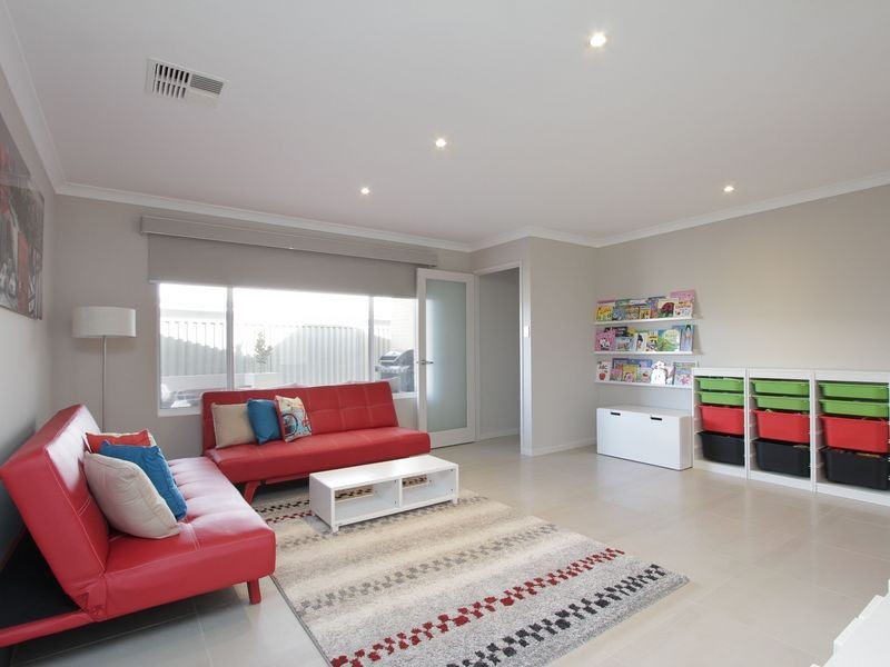 11 Rothery Loop, Piara Waters WA 6112