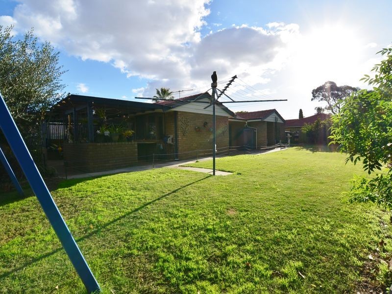 8 Ningaloo Way, Thornlie WA 6108