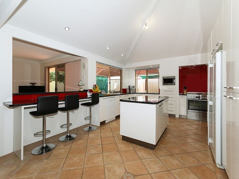 29 Redheart Drive, Thornlie WA 6108