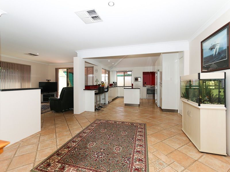 29 Redheart Drive, Thornlie WA 6108