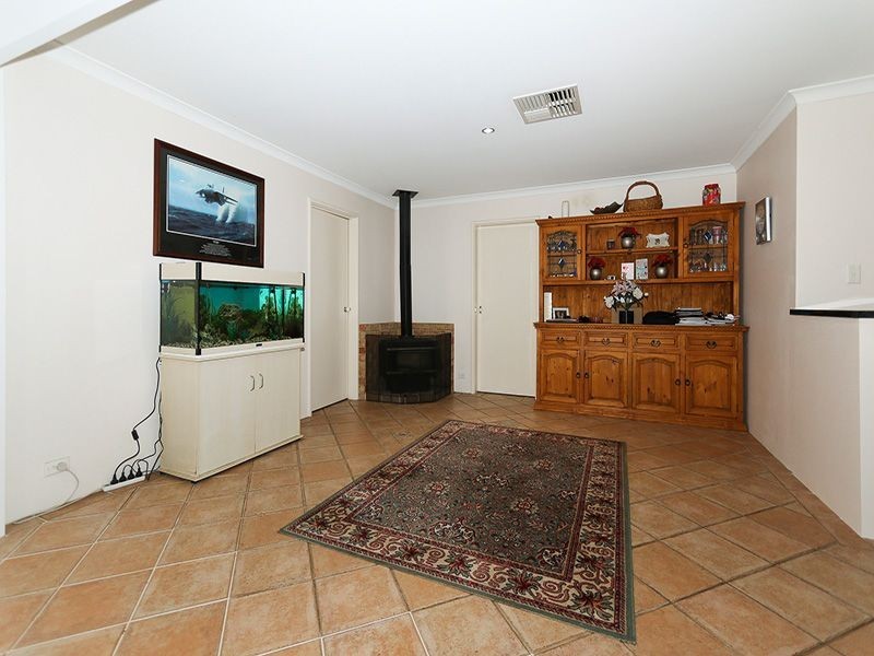 29 Redheart Drive, Thornlie WA 6108