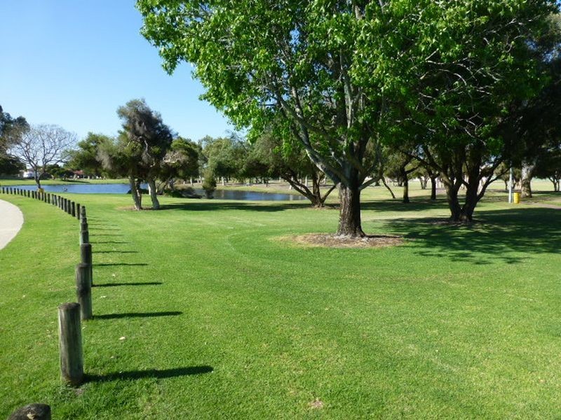 29 Redheart Drive, Thornlie WA 6108