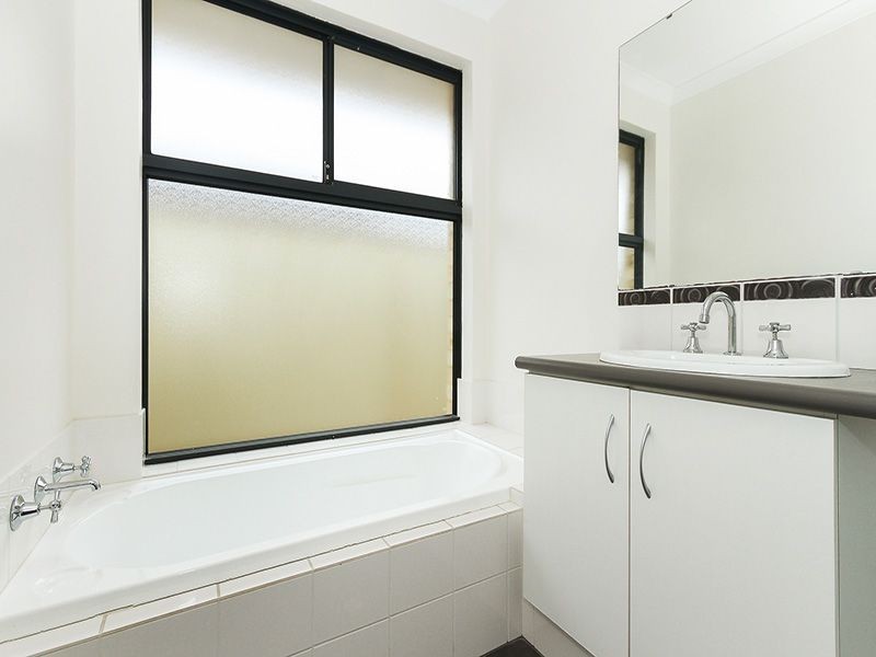 54 Warrida Way, Maddington WA 6109