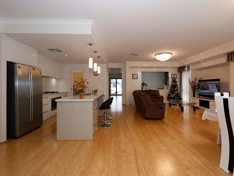 12 Juncea Way, Hammond Park WA 6164