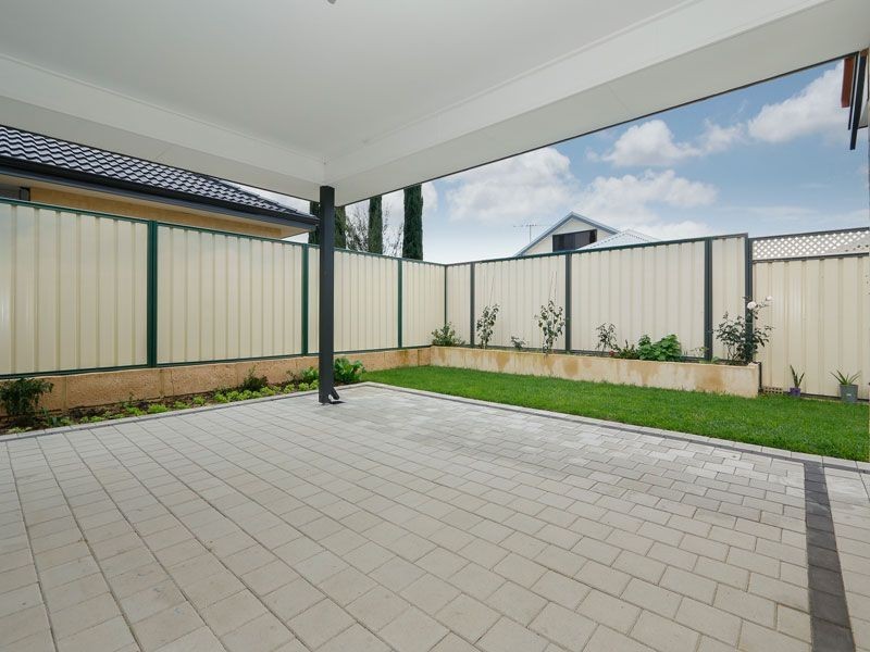 12 Juncea Way, Hammond Park WA 6164