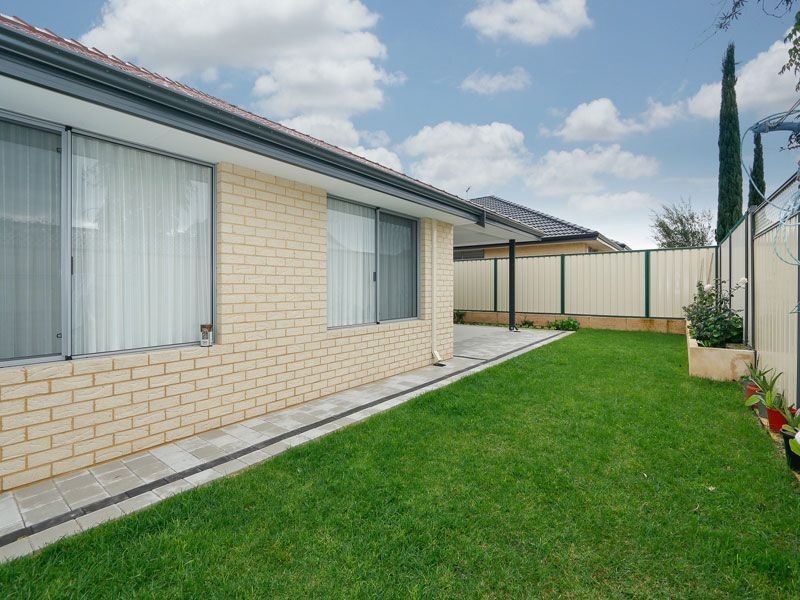 12 Juncea Way, Hammond Park WA 6164