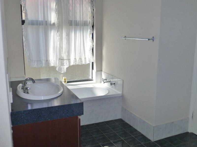 4 Weero Close, Kenwick WA 6107