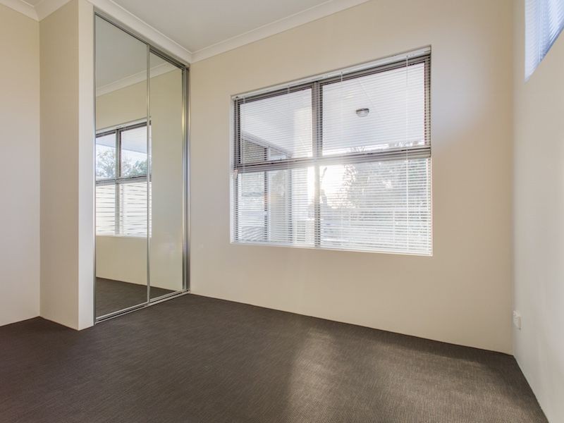 Unit 5/15 Debenham Street, Thornlie WA 6108