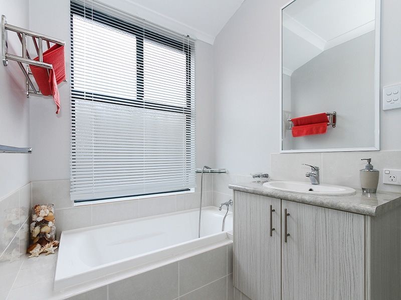 5 Astrolabe Way, Swan View WA 6056