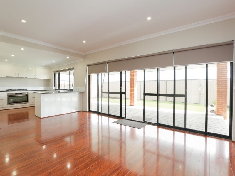 13 Varazze Way, Piara Waters WA 6112