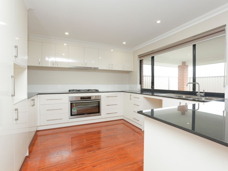 13 Varazze Way, Piara Waters WA 6112