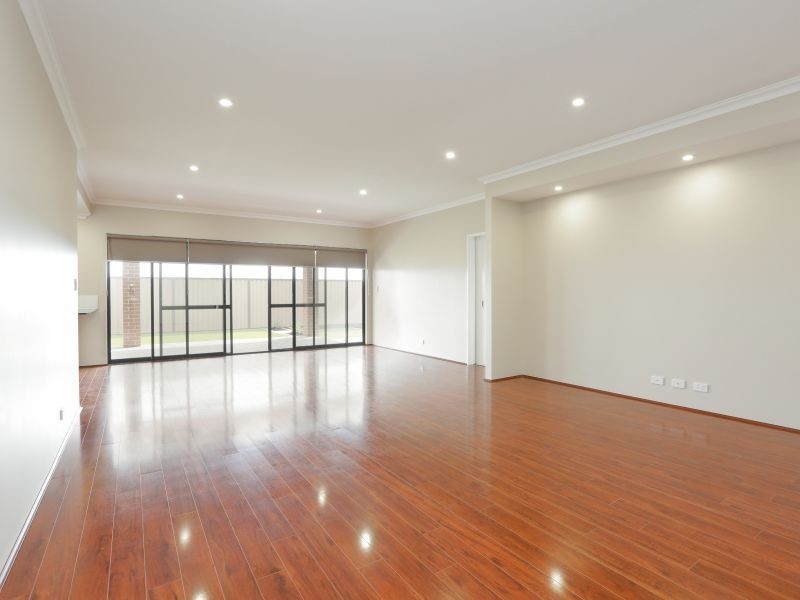 13 Varazze Way, Piara Waters WA 6112