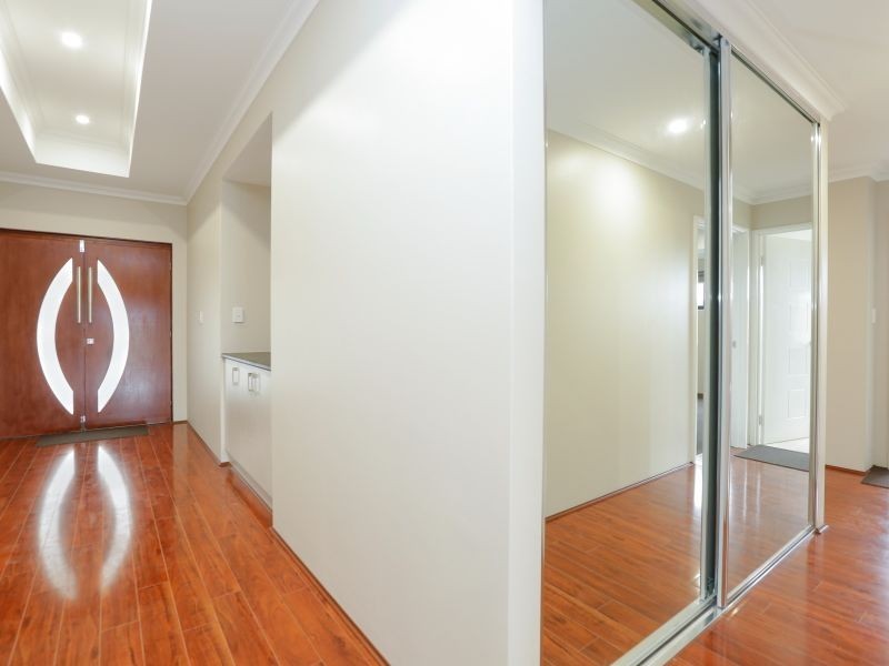 13 Varazze Way, Piara Waters WA 6112