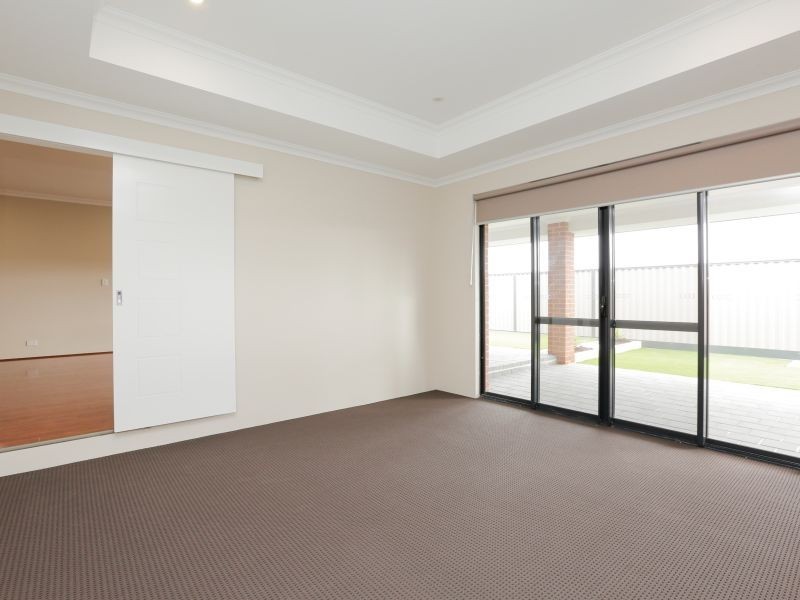 13 Varazze Way, Piara Waters WA 6112