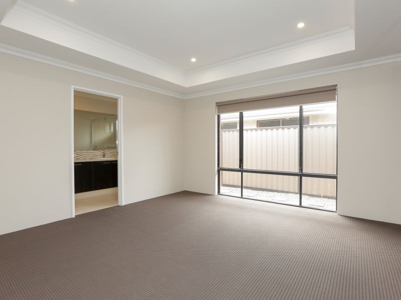 13 Varazze Way, Piara Waters WA 6112