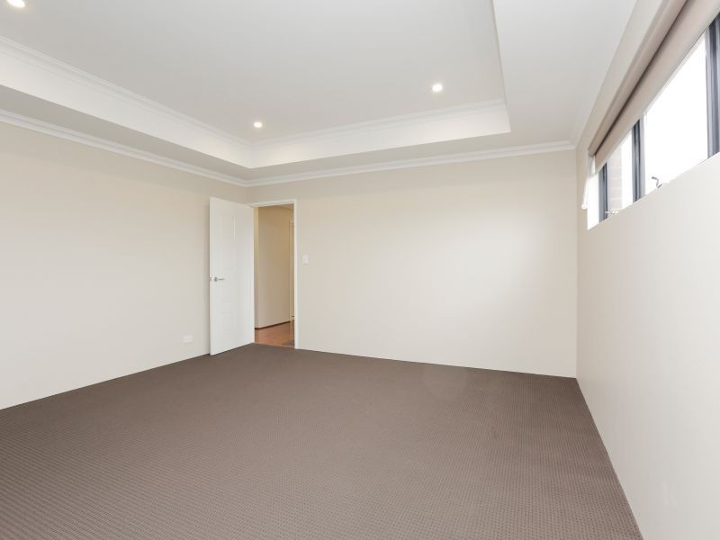 13 Varazze Way, Piara Waters WA 6112