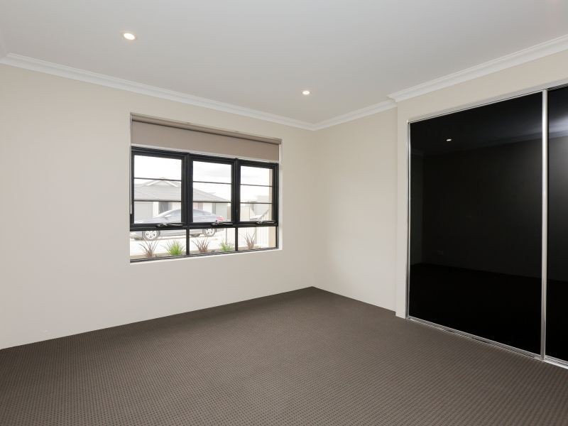 13 Varazze Way, Piara Waters WA 6112