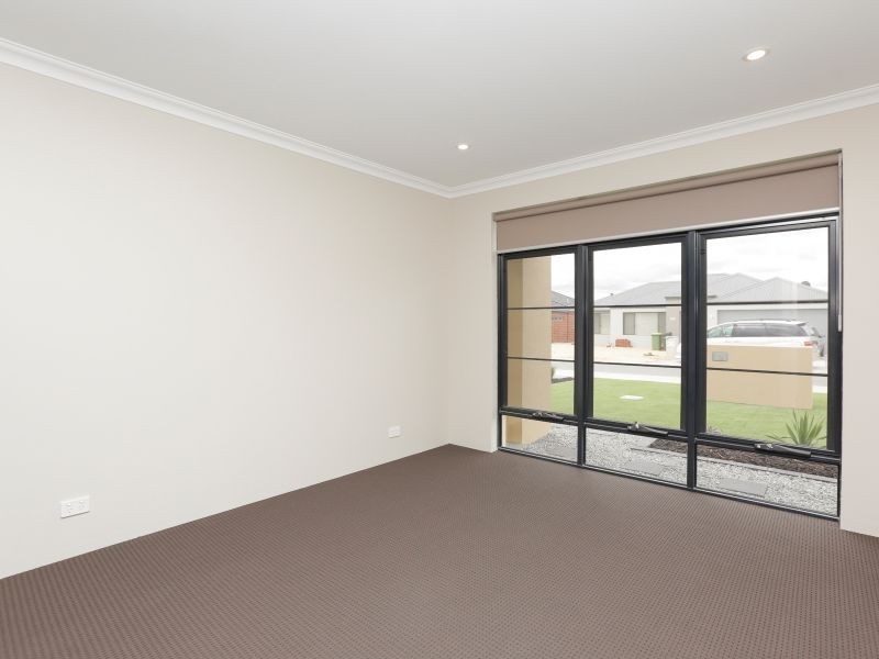 13 Varazze Way, Piara Waters WA 6112