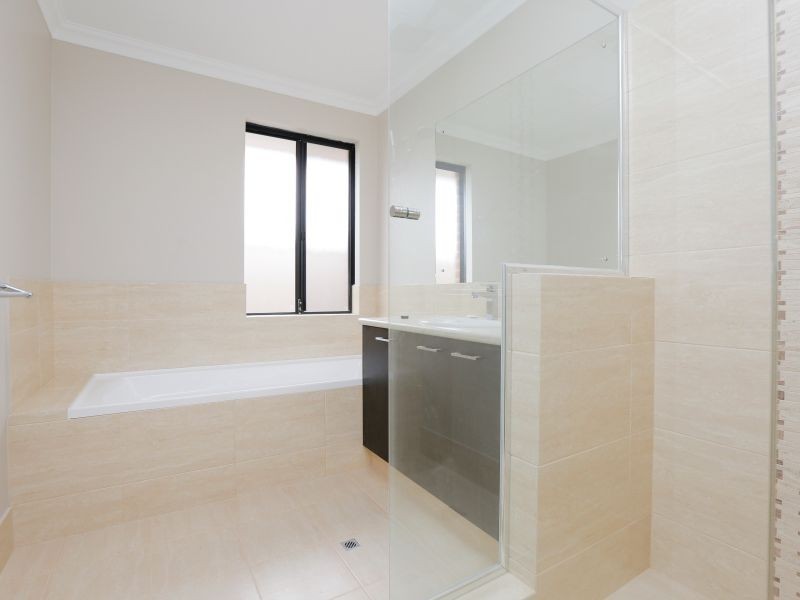 13 Varazze Way, Piara Waters WA 6112