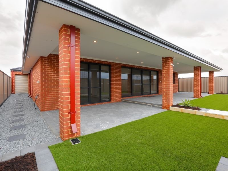 13 Varazze Way, Piara Waters WA 6112