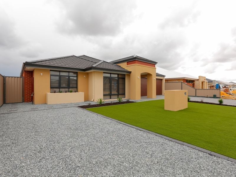 13 Varazze Way, Piara Waters WA 6112