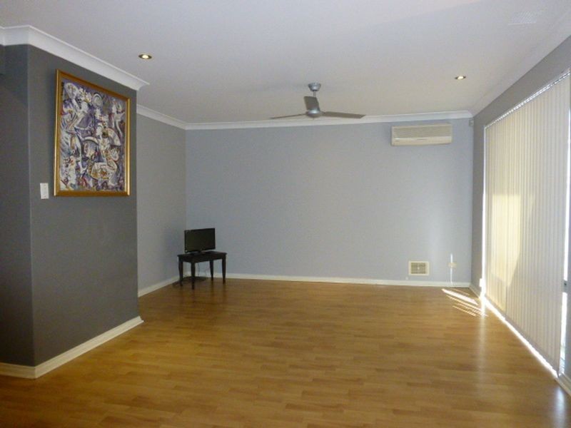 2/200 Burslem Drive, Maddington WA 6109