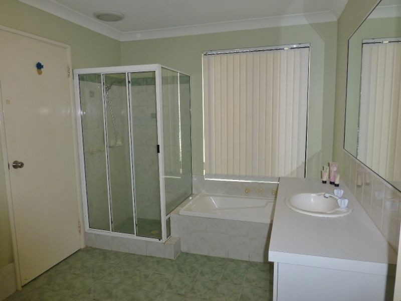 2/200 Burslem Drive, Maddington WA 6109