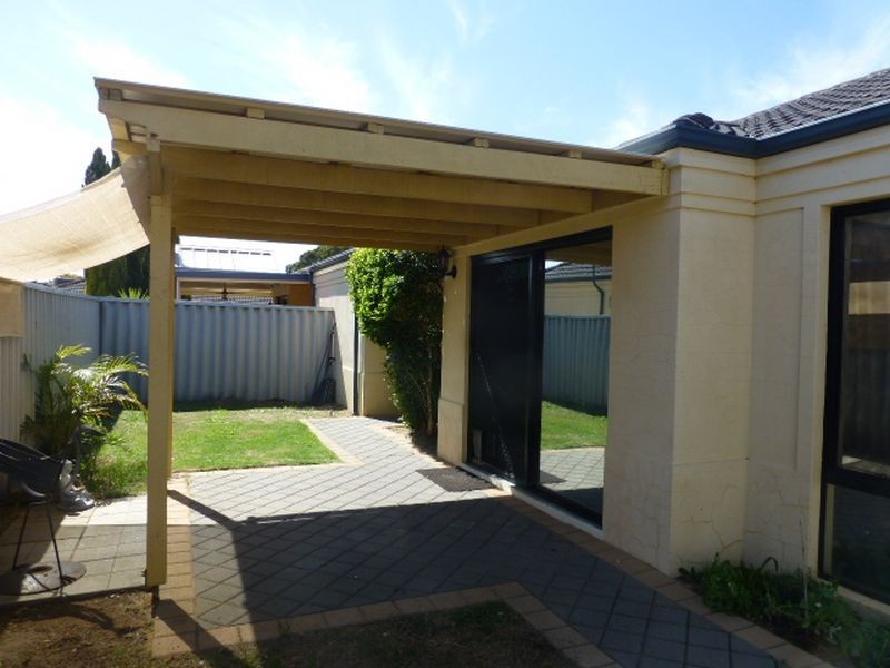 2/200 Burslem Drive, Maddington WA 6109