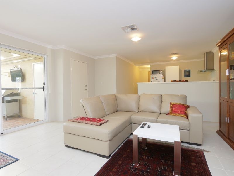 1/82 Spring Road, Thornlie WA 6108