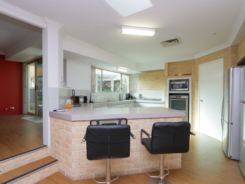 19 Regency Drive, Thornlie WA 6108