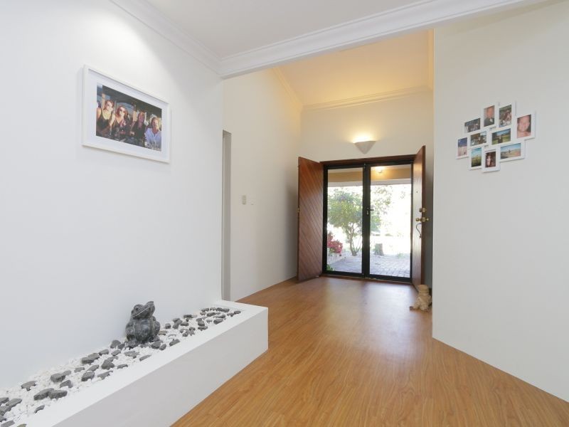 19 Regency Drive, Thornlie WA 6108