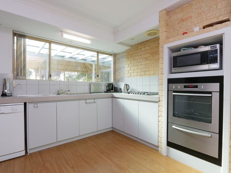 19 Regency Drive, Thornlie WA 6108