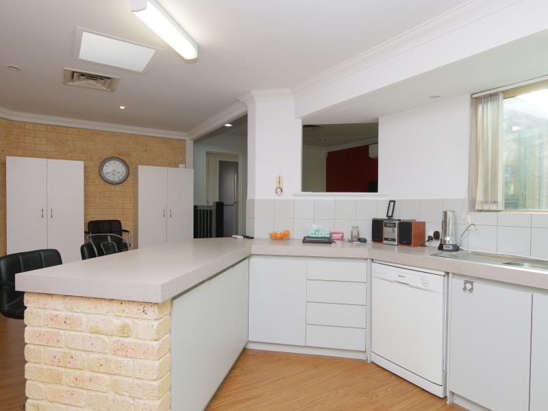 19 Regency Drive, Thornlie WA 6108