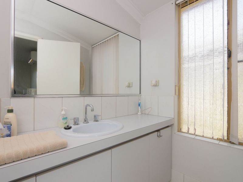 19 Regency Drive, Thornlie WA 6108