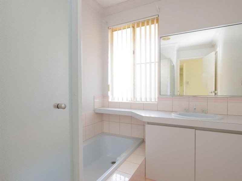 19 Regency Drive, Thornlie WA 6108