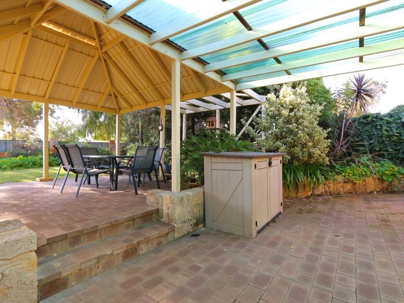 19 Regency Drive, Thornlie WA 6108