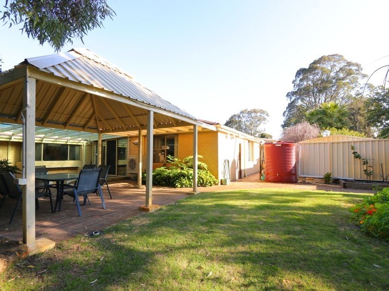 19 Regency Drive, Thornlie WA 6108